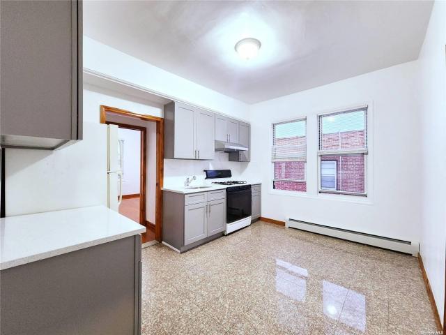 Foto del edificio - 2 bedroom in Ozone Park NY 11417