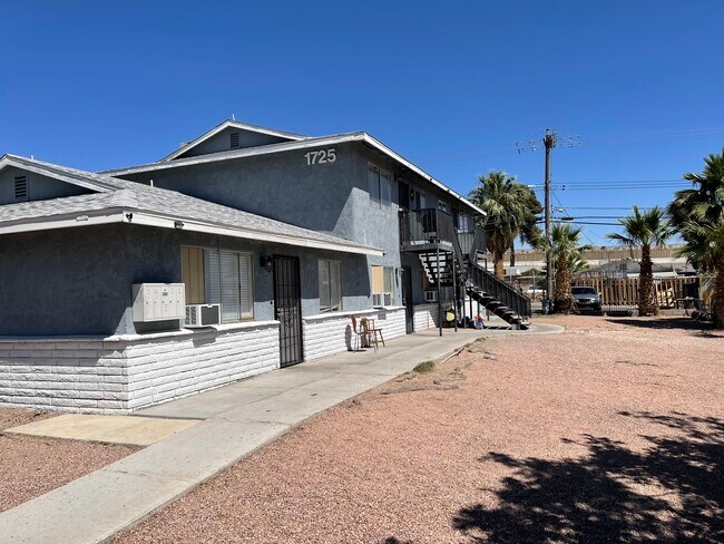 Building Photo - 1725 Stewart Ave