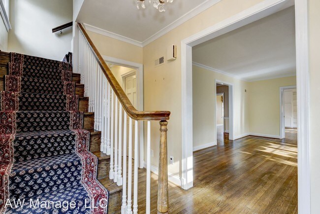 Foto del edificio - 6696 32nd Pl NW