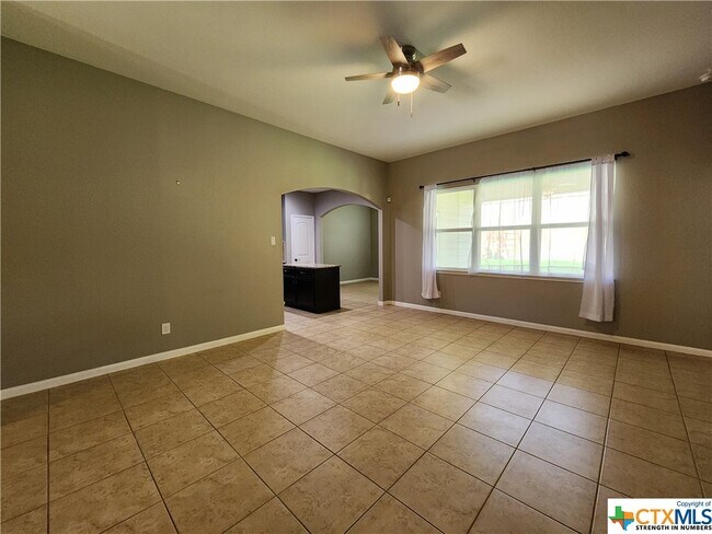 Building Photo - 328 Primrose Way