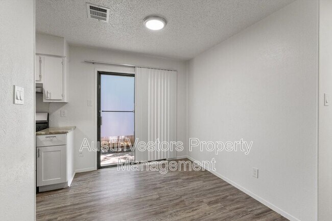 Foto del edificio - 11411 Walnut Ridge Dr