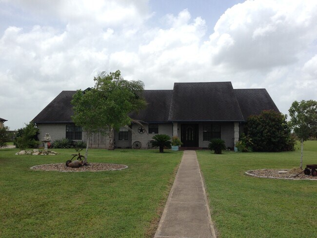 Building Photo - 33506 Falcon Ln