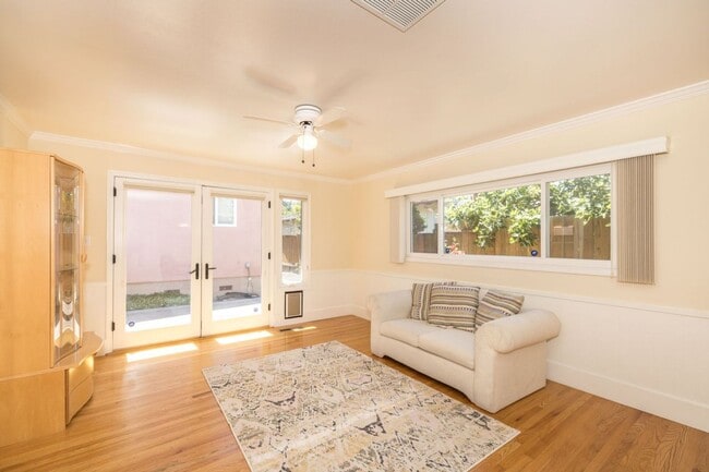 Building Photo - Well-Maintained 4 Bed, 2 Bath Home in the ...