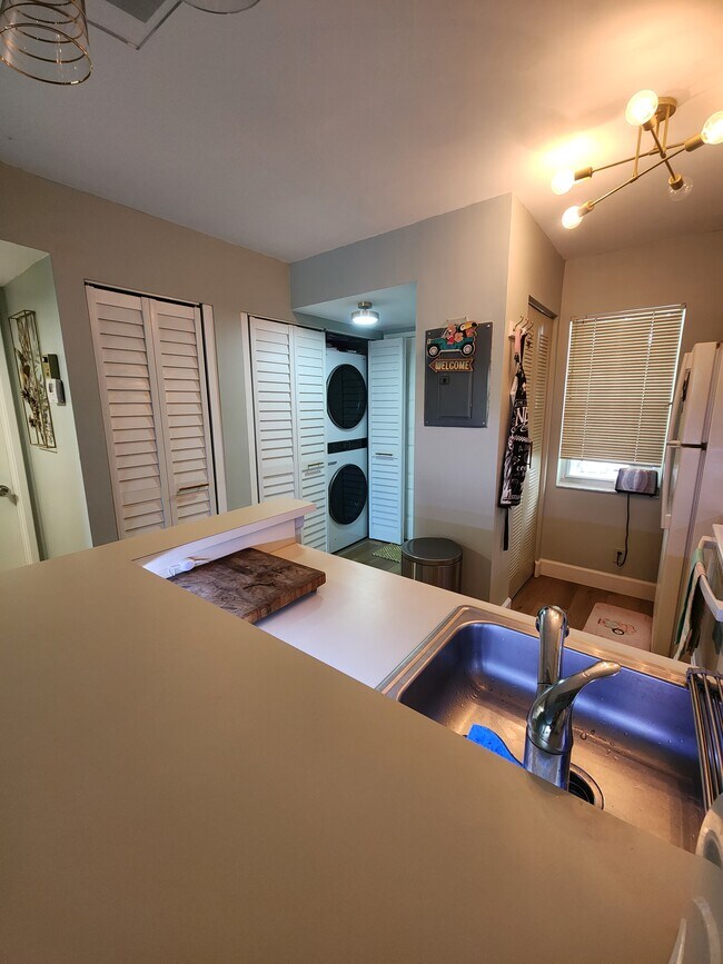 Building Photo - 2228 N Cypress Bend Dr
