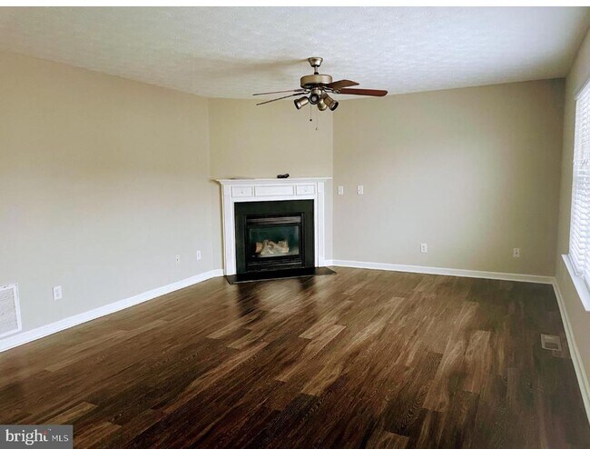 Building Photo - 105 Windmill Ln