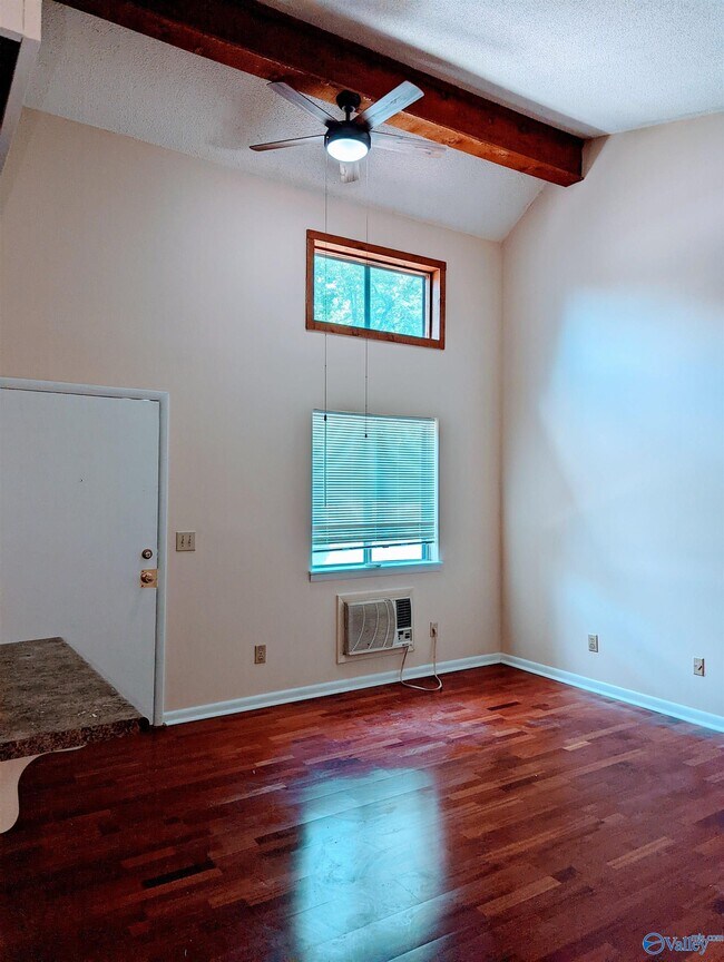 Building Photo - 1422 Humes Ave NE