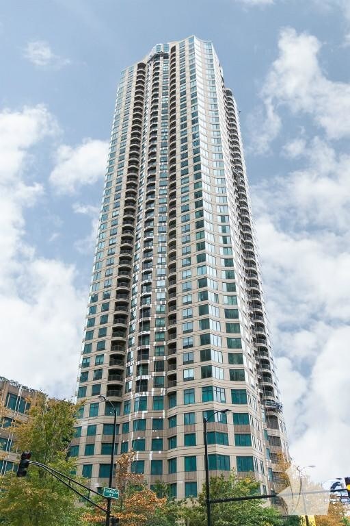 Foto principal - 400 N LaSalle Dr