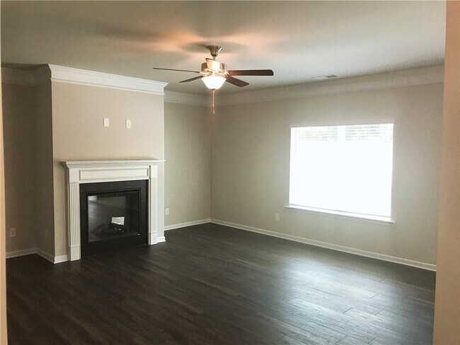 Foto del edificio - 735 Country Ridge Dr