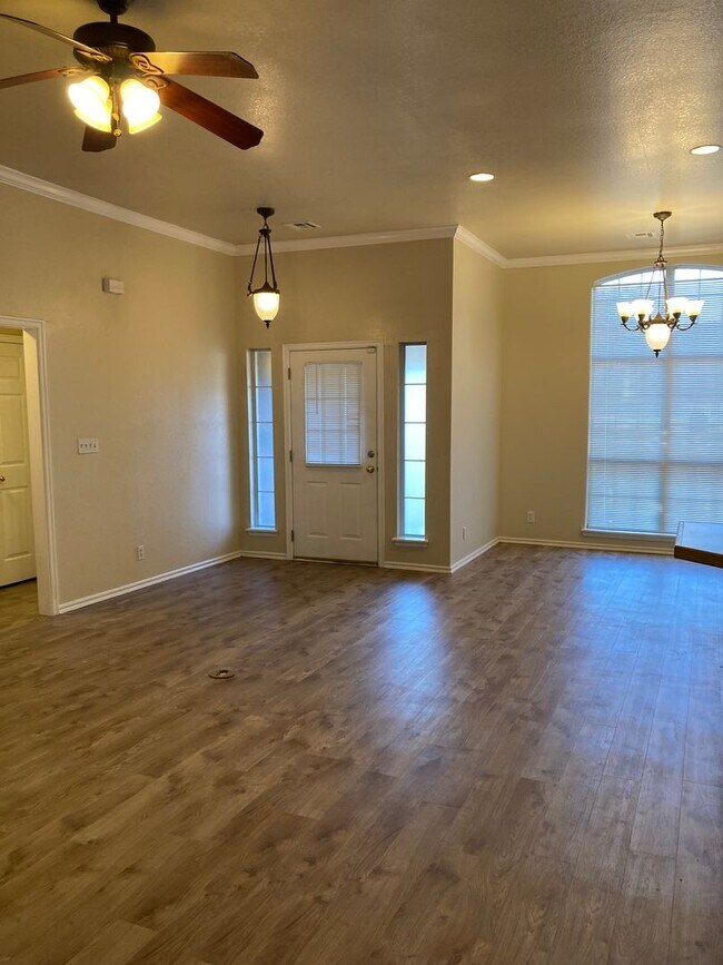 Foto del edificio - Spacious 3BDRM Home in Blackberry Ridge, V...