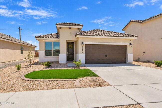 Building Photo - 13876 Loreina Luz Ave