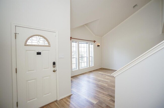 Foto del edificio - 22523 Holly Lake Dr