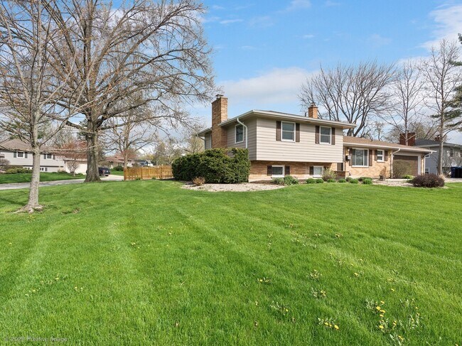 Building Photo - 49 Robin Hill Dr