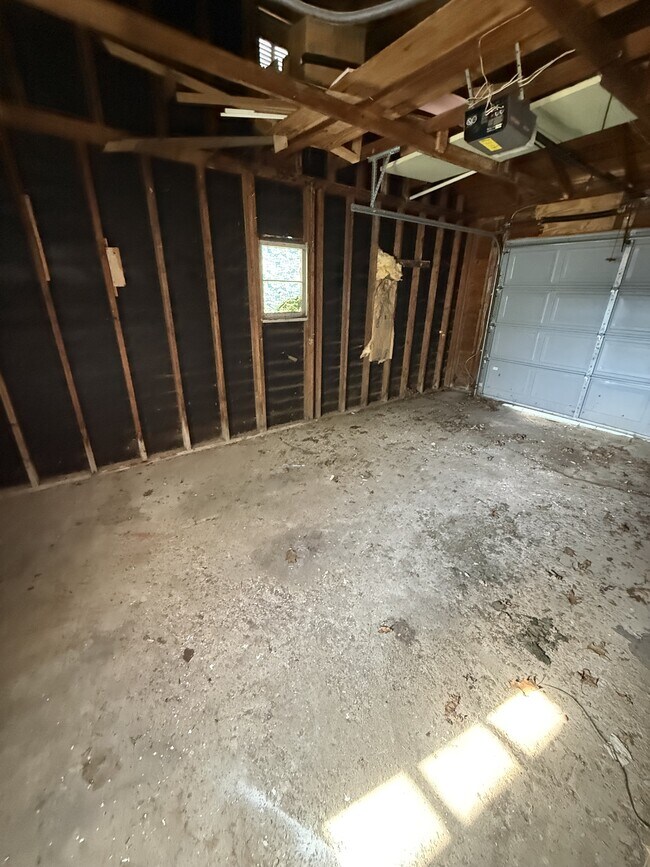 Building Photo - 1645 W Elm St