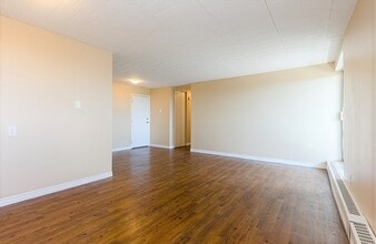 Building Photo - Bay Court