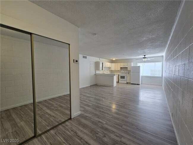 Foto del edificio - 2913 Stewart Ave