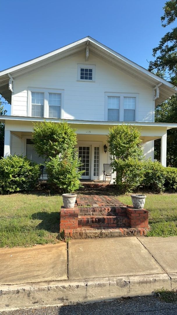 Building Photo - 100 Posey St