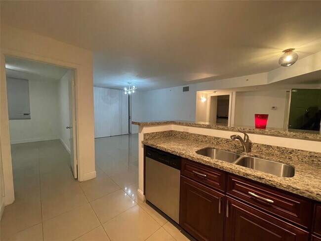 Foto del edificio - 4848 N State Rd 7