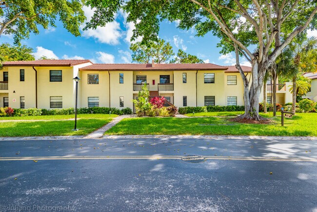 Foto del edificio - 21856 Arriba Real