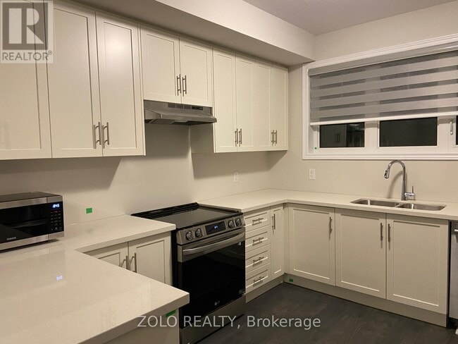 Building Photo - 100 Hollywood Ct