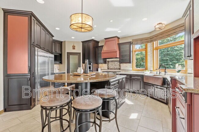 Foto del edificio - 6210 Deerwood Cir N
