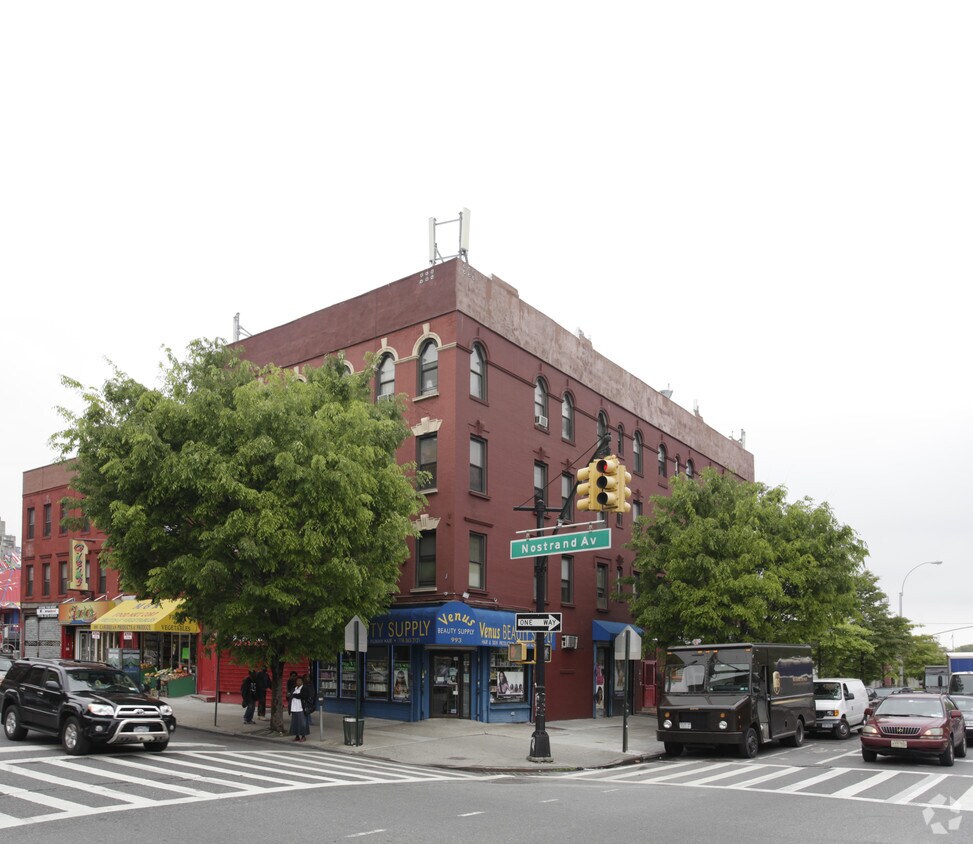 Foto del edificio - 347 Empire Blvd