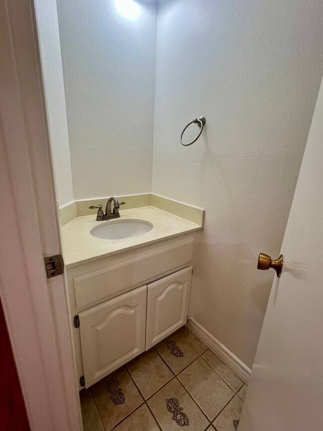 Foto del edificio - Stunning, spacious and large Milpitas cond...