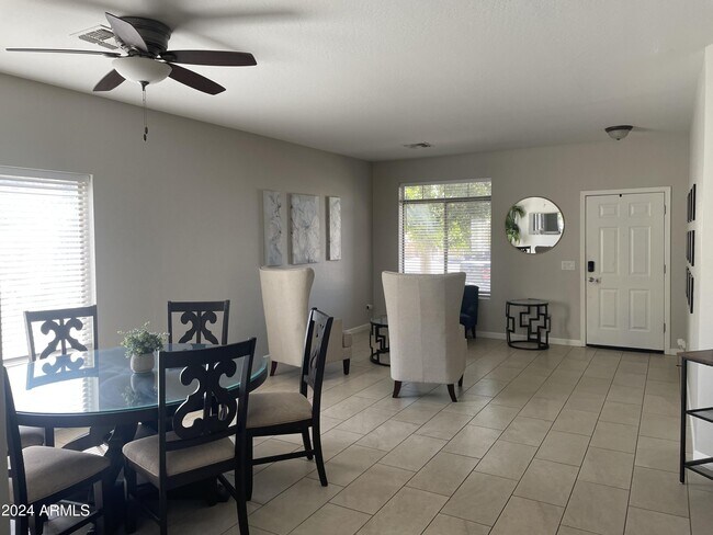 Foto del edificio - 12376 W Sells Dr