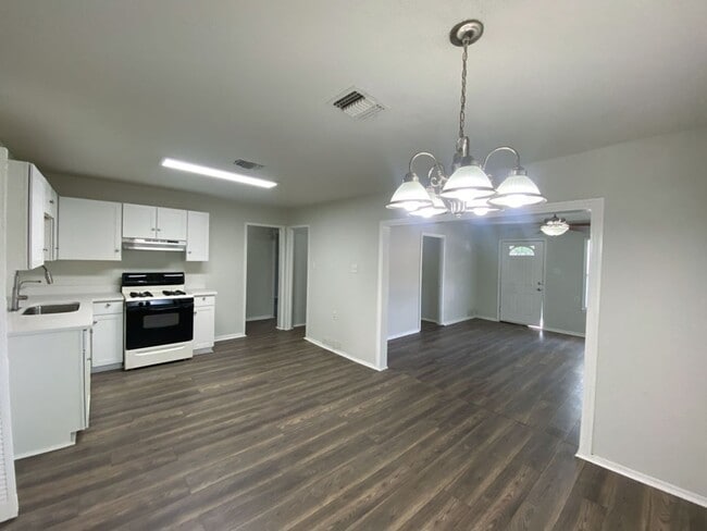 Building Photo - 3BED/2BATH HOUSE FOR RENT AVAILABLE NOW! *...