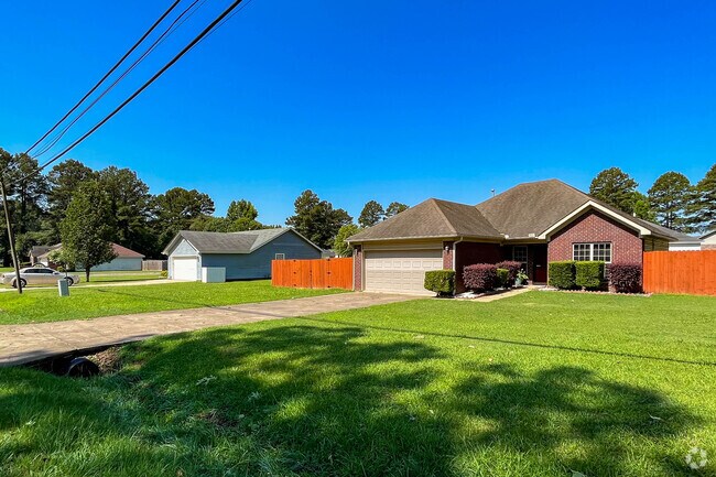 One of the standout features of the traditional homes in Jacksonville is their green lawns.