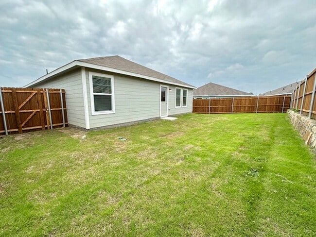 Building Photo - NEW HOME! 1-level 4/2/2 in Crandall