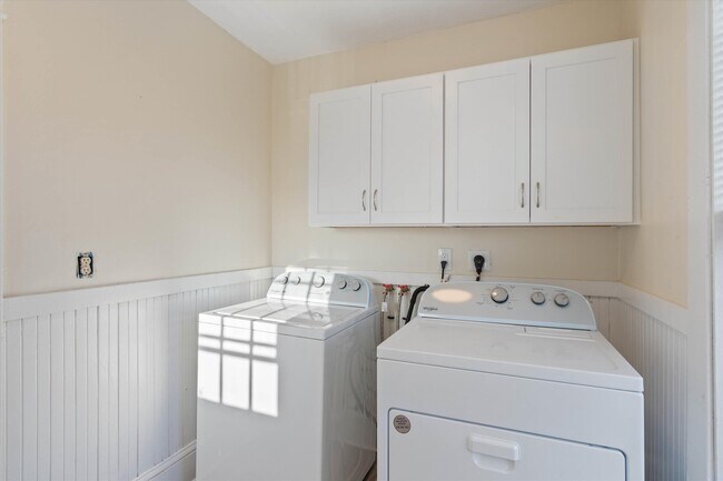 Building Photo - 462 Dubuque St