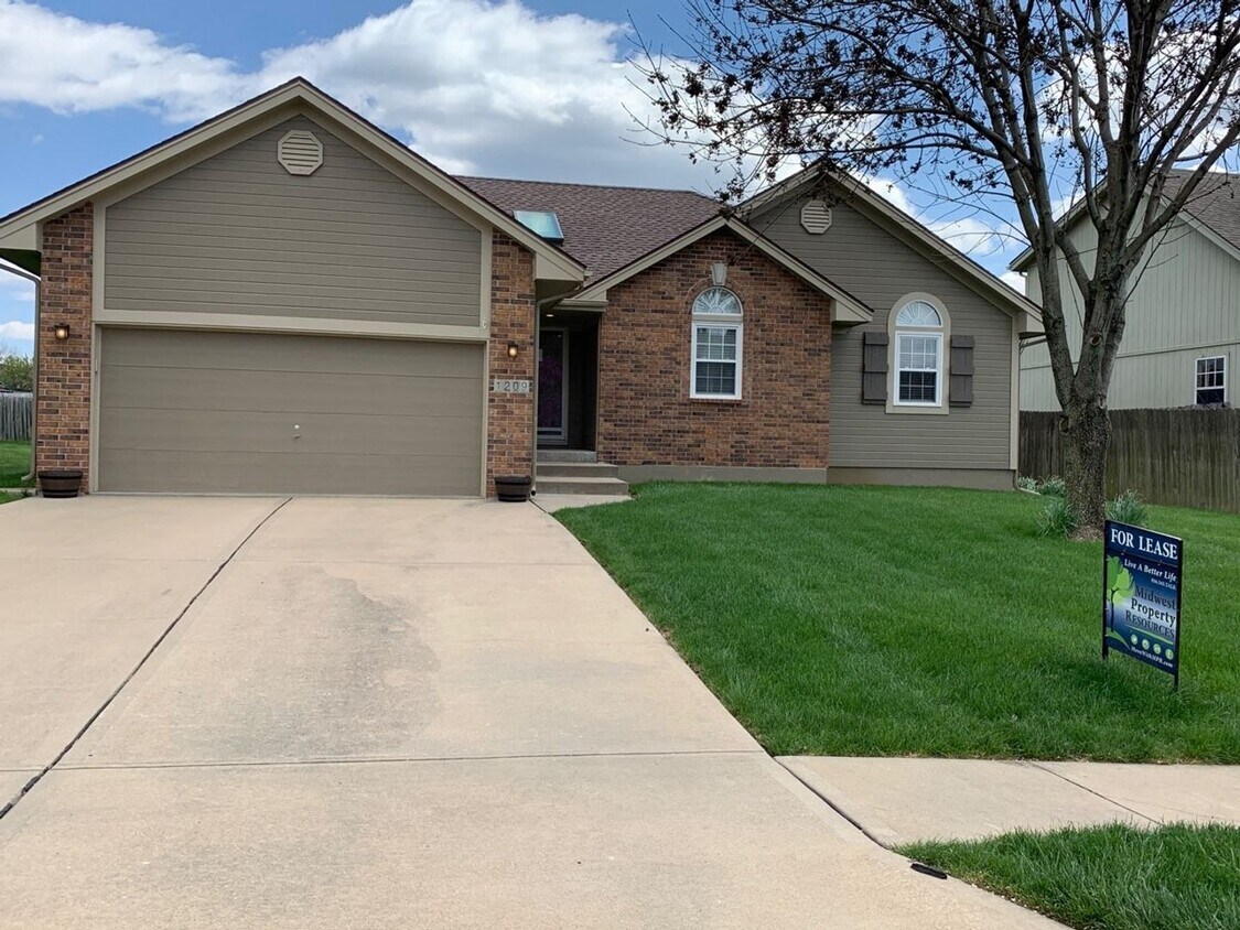 Foto principal - Ranch in Lee's Summit For Lease - Crisp, C...
