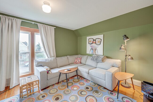 Building Photo - 2323 Elizabeth St