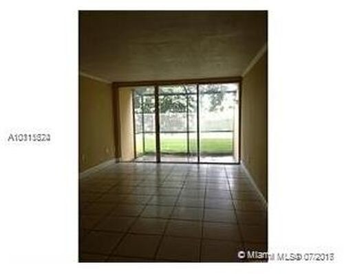 Foto del edificio - 8810 Fontainebleau Blvd