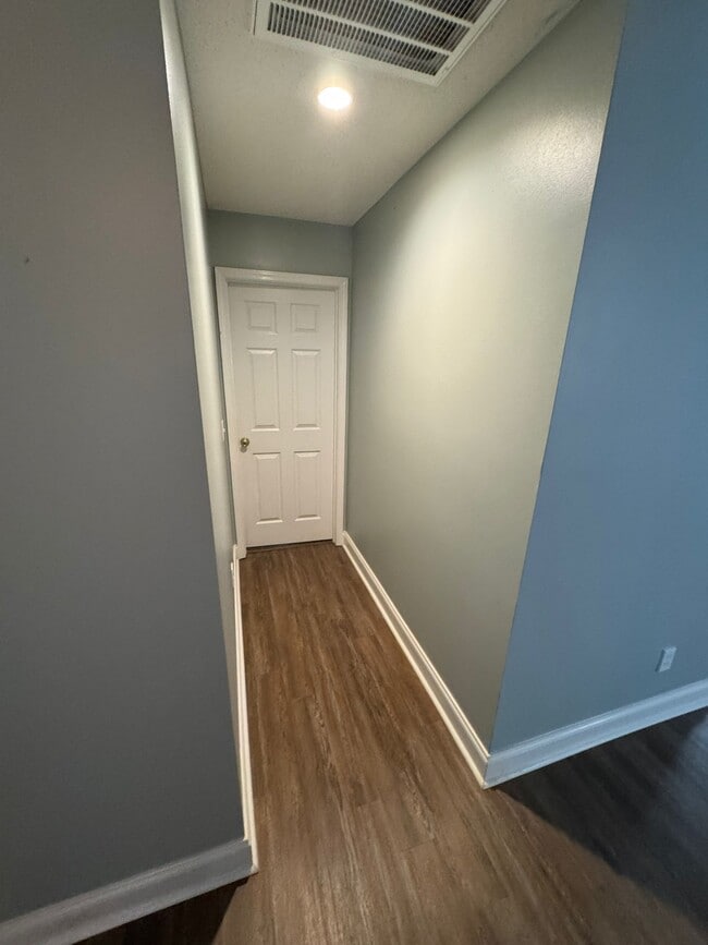 Building Photo - 111 Weatherstone Pl