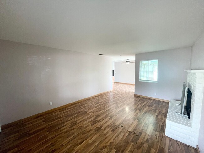 Foto del edificio - Adorable completely remodeled home near UC...