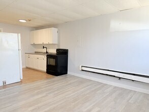 Building Photo - 581 Pierre Ave
