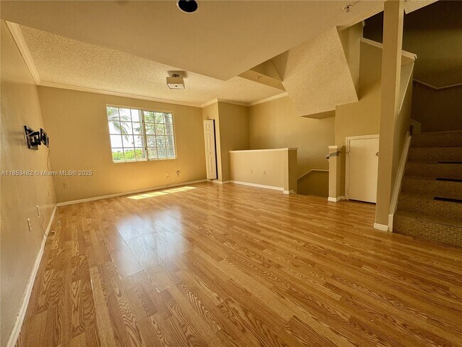 Foto del edificio - 2801 NE 185th St