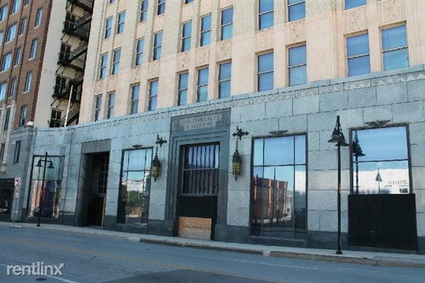 Primary Photo - 300 S Saint Paul St