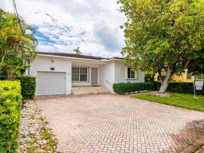 Building Photo - 9441 Byron Ave