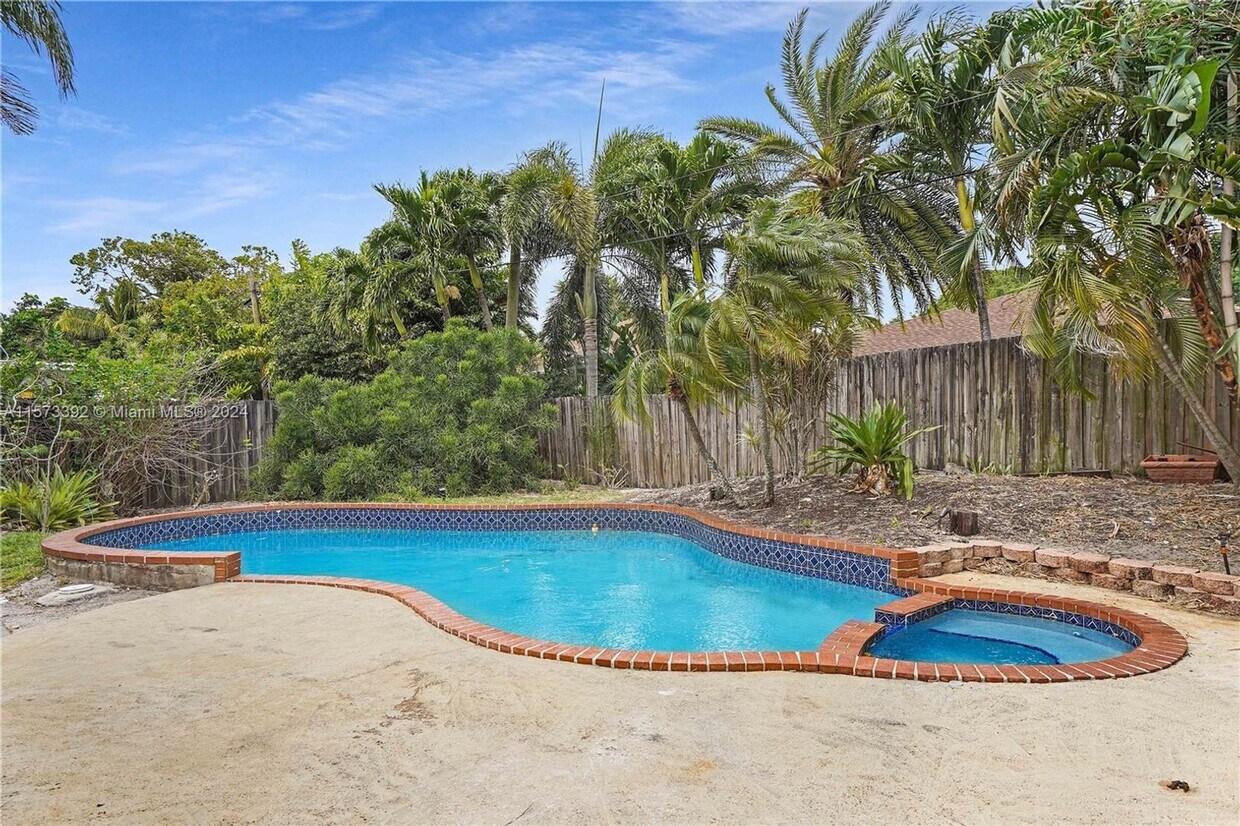 Primary Photo - 1645 NE 9th Avenue West, Fort Lauderdale, ...