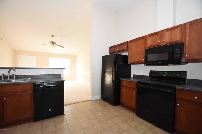 Building Photo - 2564 Saddleback Dr