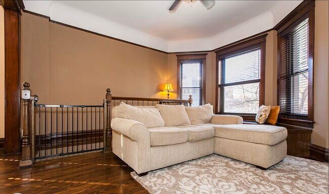 Foto del edificio - 3701 N Lakewood Ave