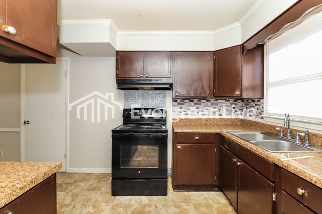 Foto del edificio - 1404 Larchmont Dr