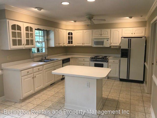 Foto del edificio - 4 br, 2.5 bath House - 2240 Walker Ave