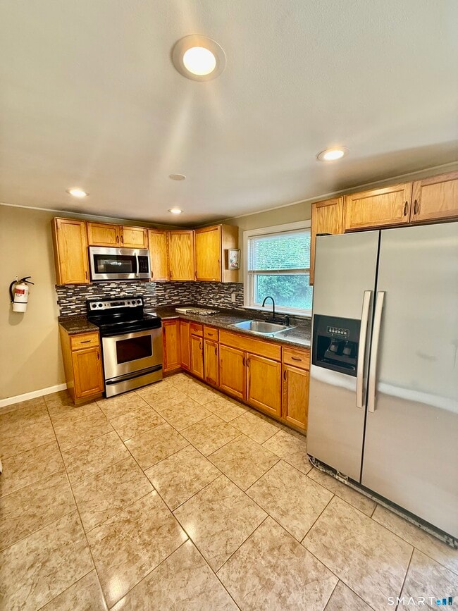 Building Photo - 44 Haddam St