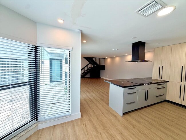 Foto del edificio - 9900 NW 52nd Ter