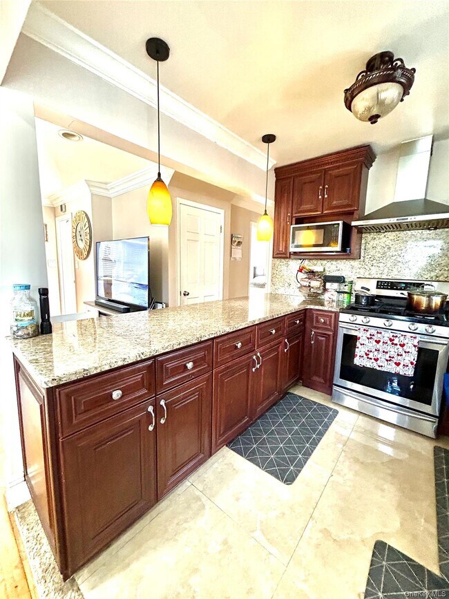Foto del edificio - 745 S Oyster Bay Rd