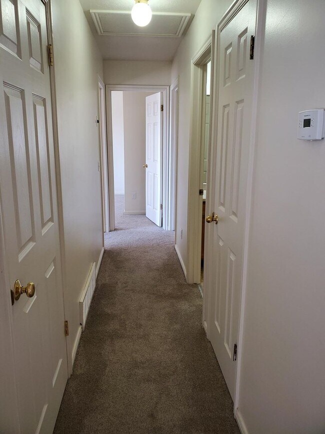 Foto del edificio - Clearfield 4 bedroom, 3 bathroom home. Big...