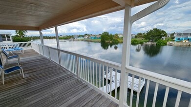 Building Photo - 3340 Oleander Dr